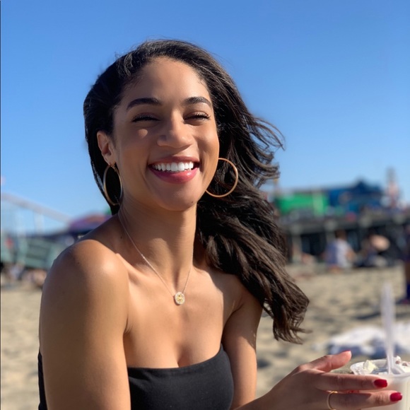 Meet your Posher, Alaetra - Picture 1 of 1